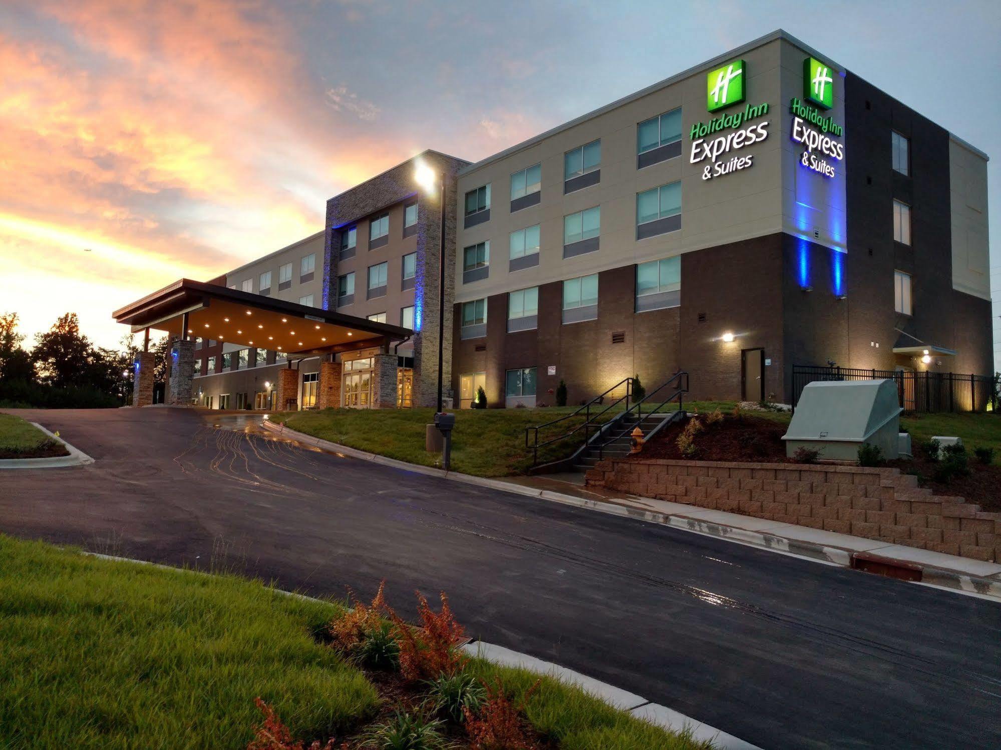 Holiday Inn Express & Suites - Charlotte Ne - University Area By Ihg Kültér fotó