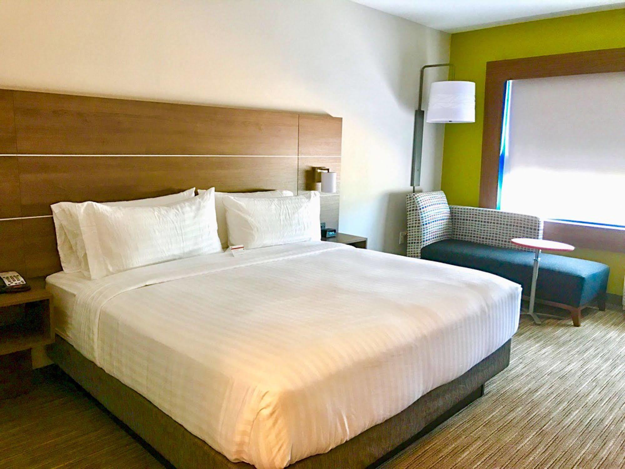 Holiday Inn Express & Suites - Charlotte Ne - University Area By Ihg Kültér fotó