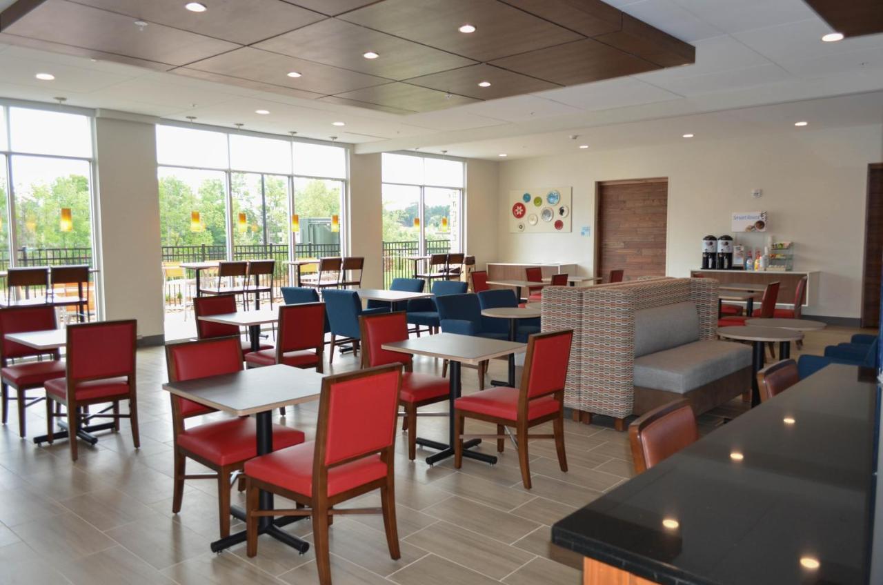 Holiday Inn Express & Suites - Charlotte Ne - University Area By Ihg Kültér fotó